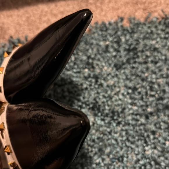 Elegant Black Women's Slip-On Shoes - Picture 4 of 8